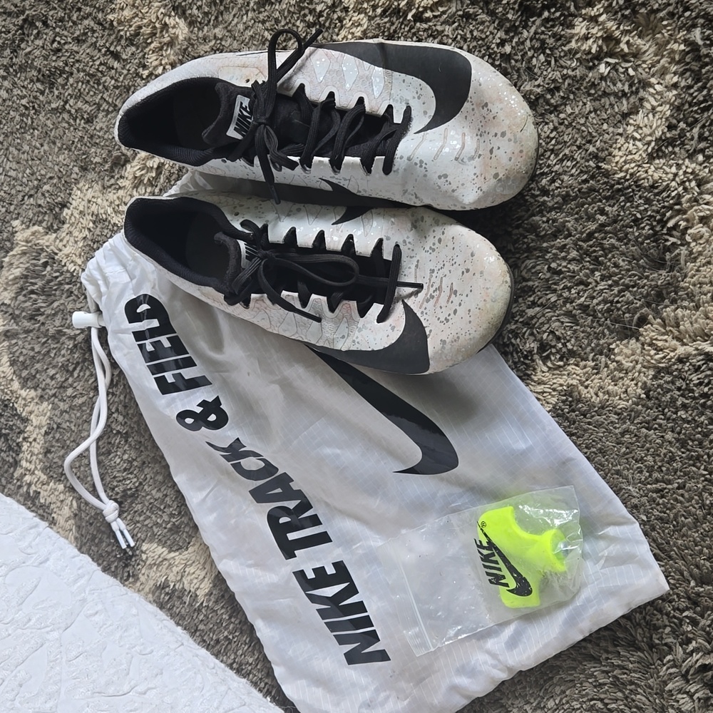 Men's track spikes